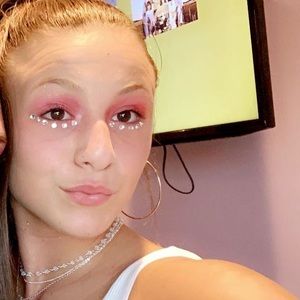 Meet your Posher, Hailey